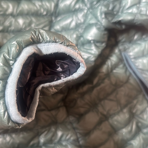 Mountain Hardware jacket - Picture 2 of 2